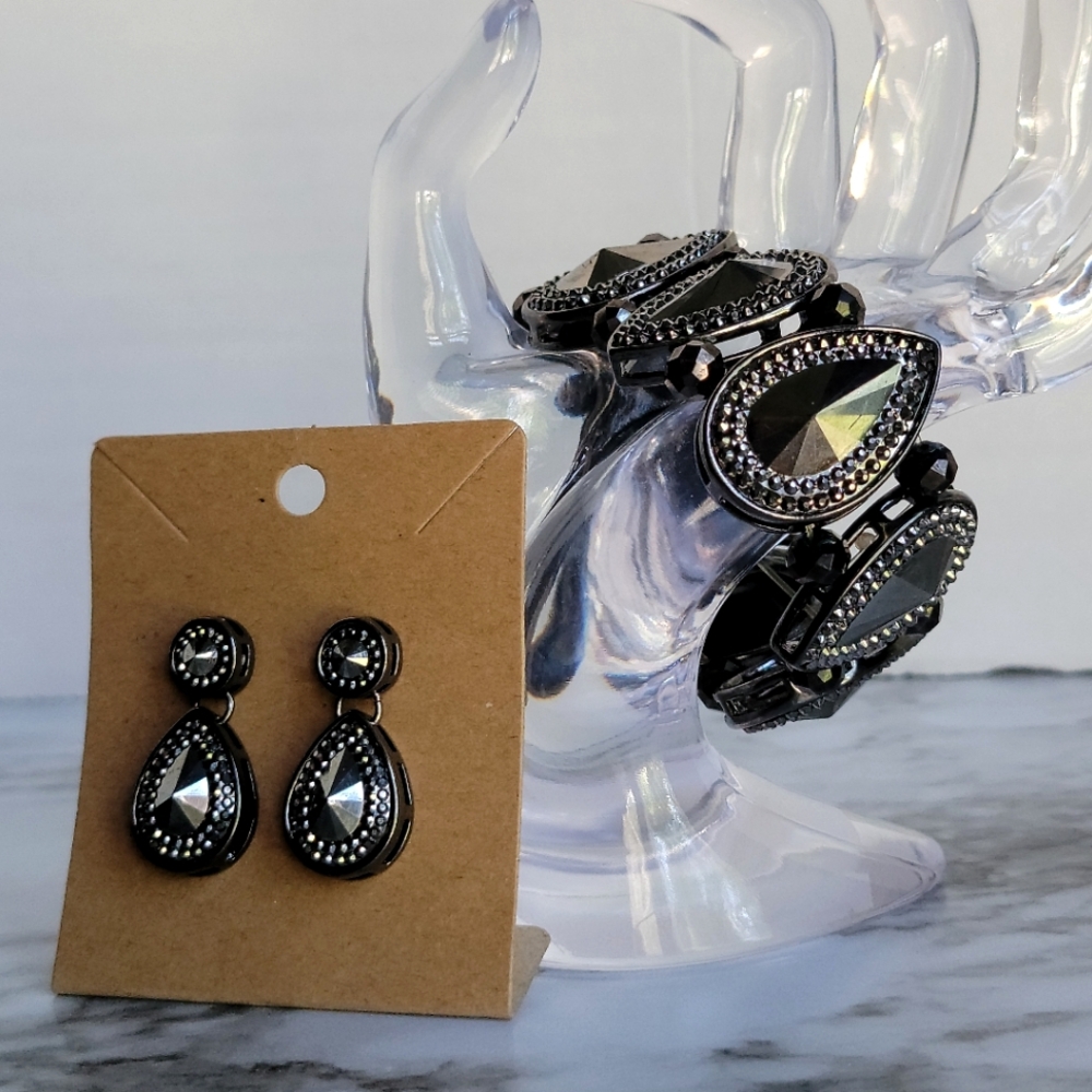 Tear Drop Rhinestones on Black Tone Metal, Earrings and Bracelet Set